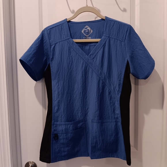 Health Pro Tops - Scrubs V Neck - size small‎